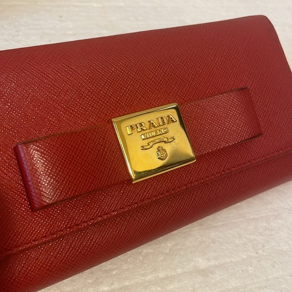 PRADA Red Saffiano Bow Continental Wallet - Picture 4 of 17